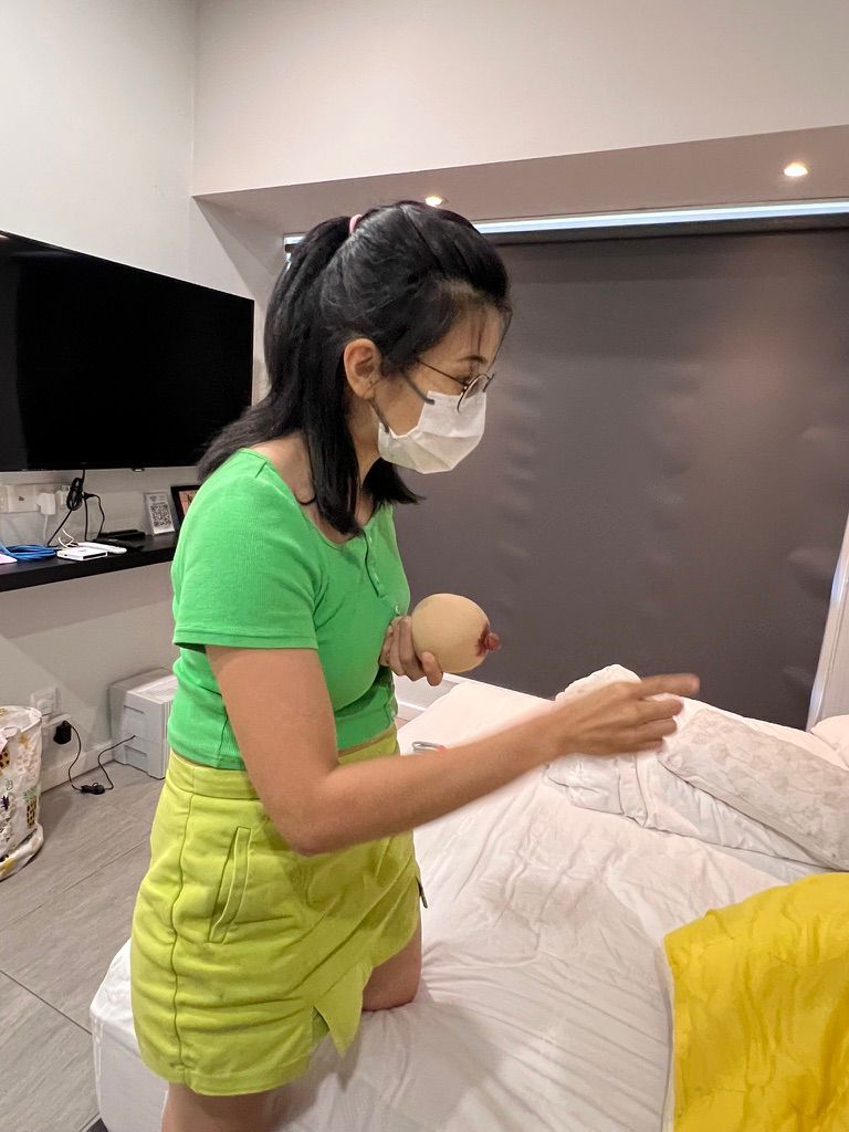 手挤奶手法示范